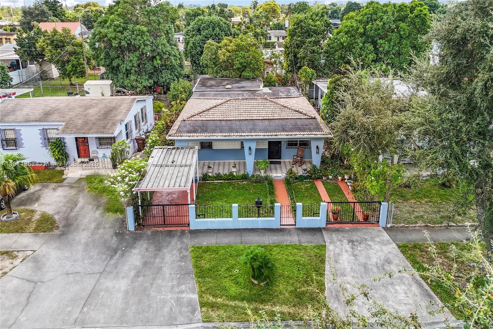 682 W 37th St, Hialeah, FL 33012 — zdjęcie 3
