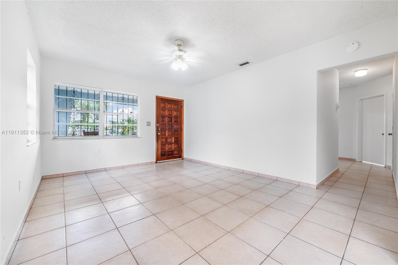 682 W 37th St, Hialeah, FL 33012 — zdjęcie 5