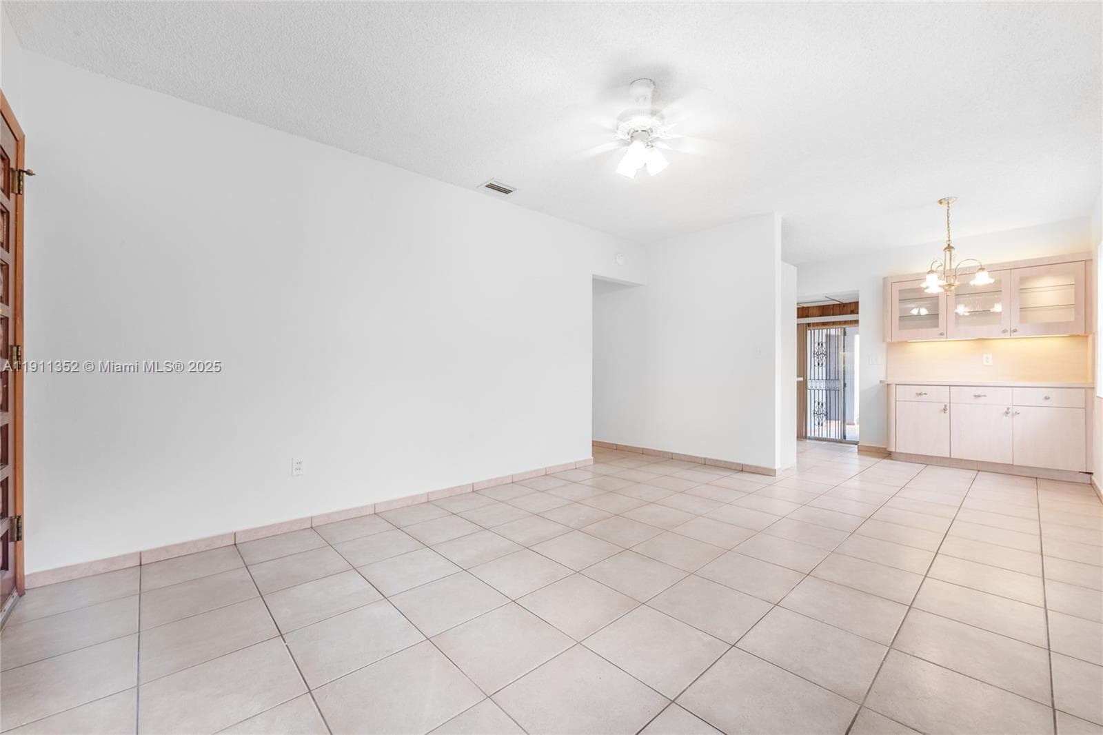 682 W 37th St, Hialeah, FL 33012 — zdjęcie 4