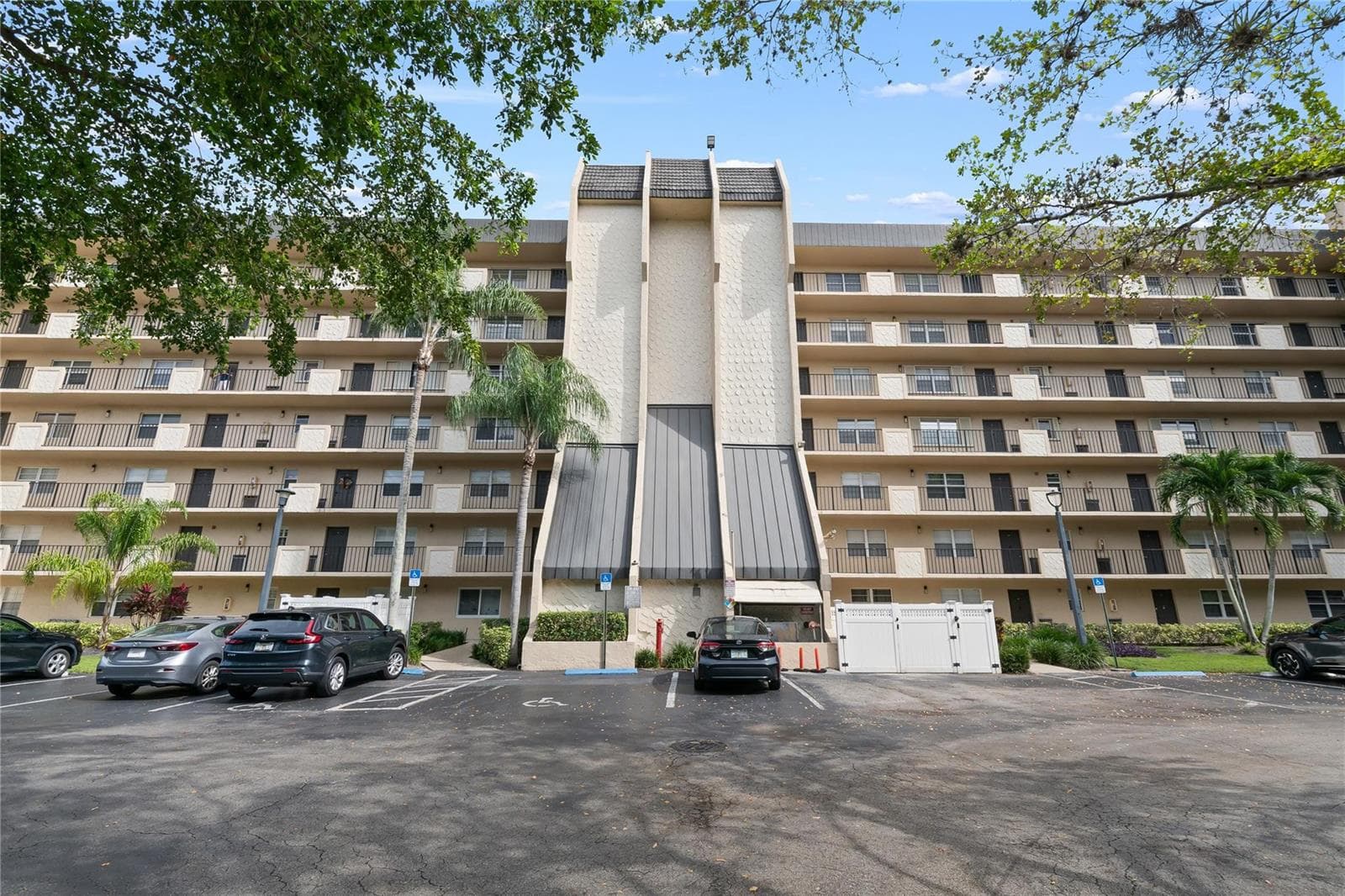 3300 W Rolling Hills Circle # 610, Davie, FL 33328 — zdjęcie 2