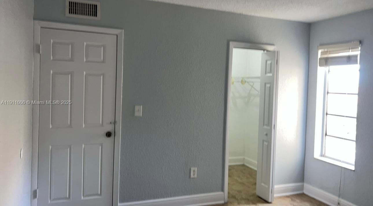 575 W 69th St # 208, Hialeah, FL 33014