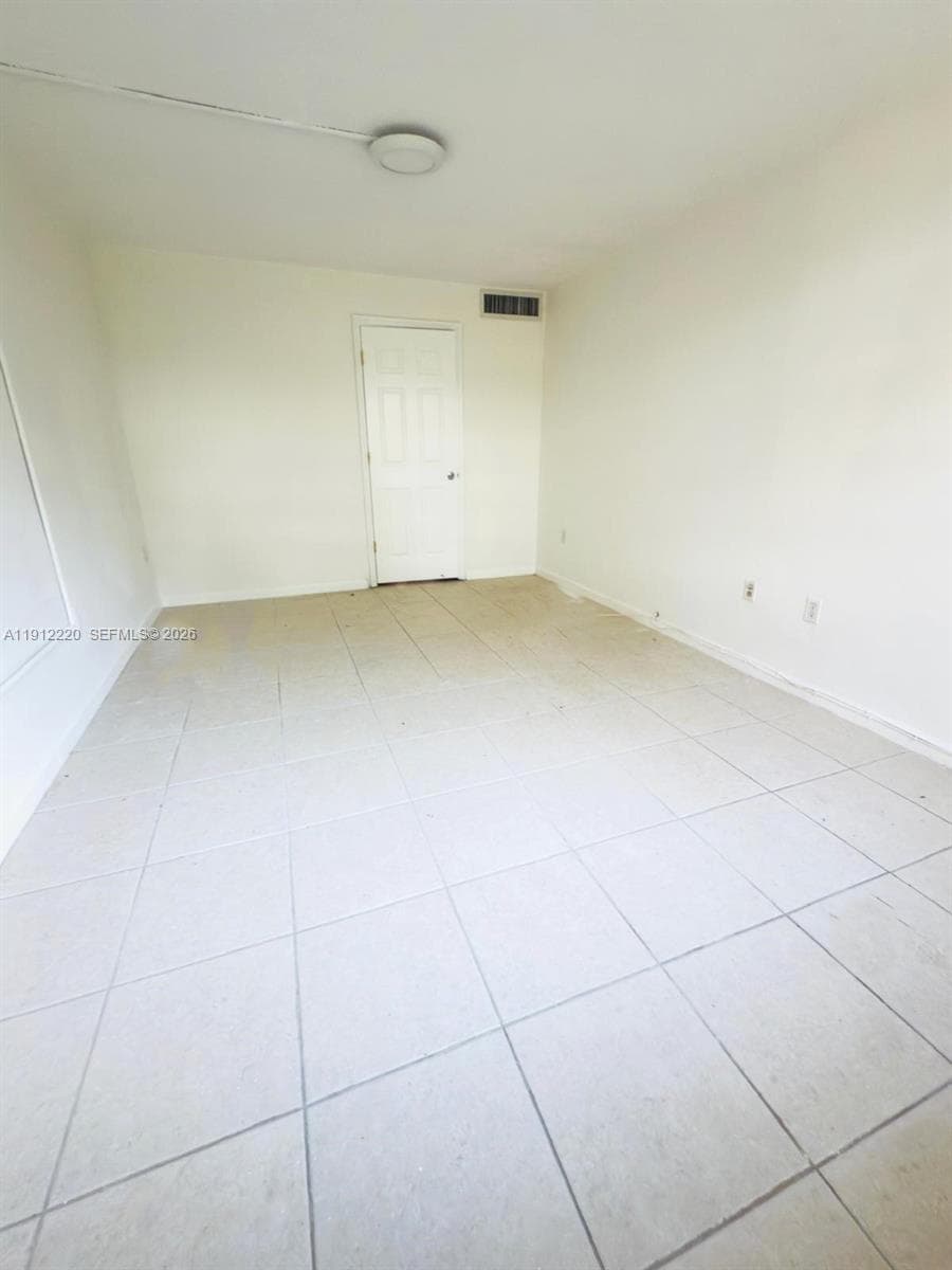 1301 NE 191st St # F110, Miami, FL 33179 — zdjęcie 5