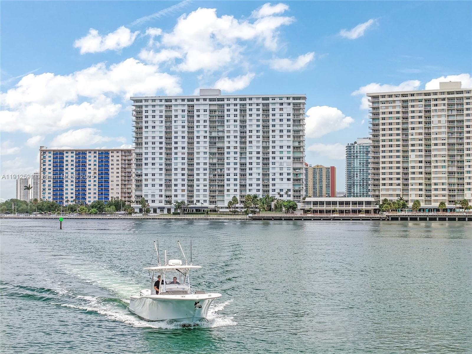 500 Bayview Dr # 117, Sunny Isles Beach, FL 33160