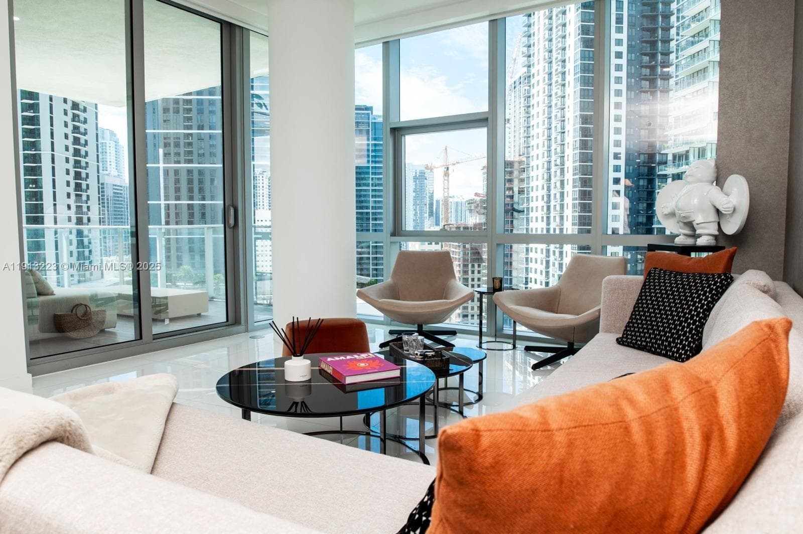 851 NE 1st Ave # 1811, Miami, FL 33132 — zdjęcie 2