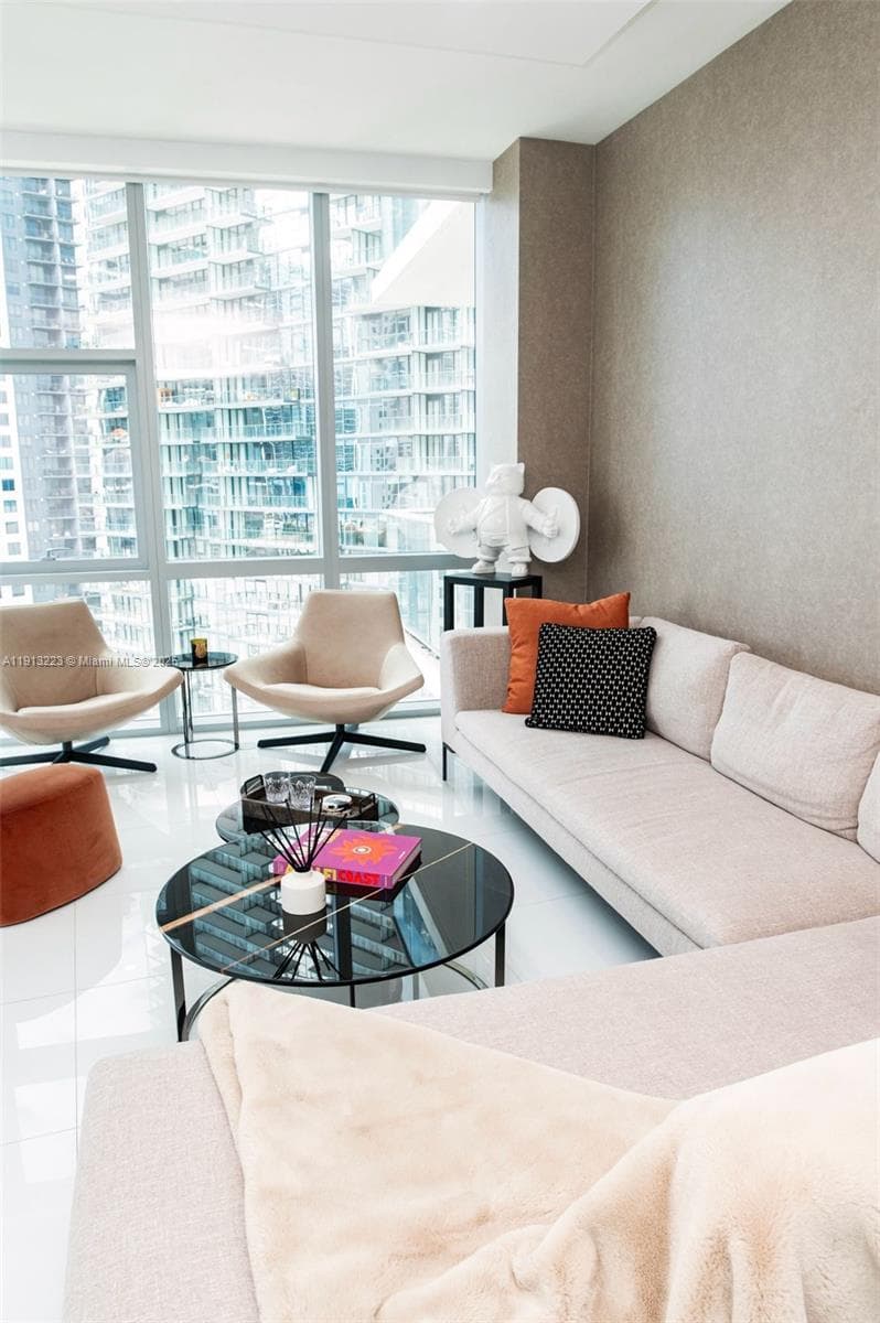 851 NE 1st Ave # 1811, Miami, FL 33132 — zdjęcie 3