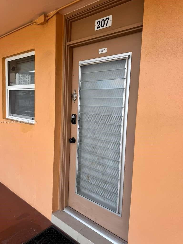3001 NW 46th Ave # 207, Lauderdale Lakes, FL 33313