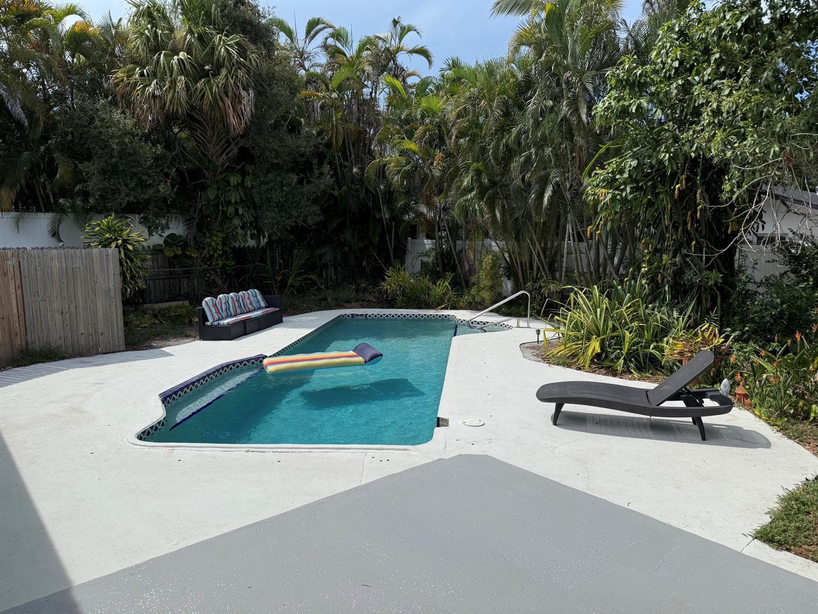 2415 Laurel Lane, Palm Beach Gardens, FL 33410
