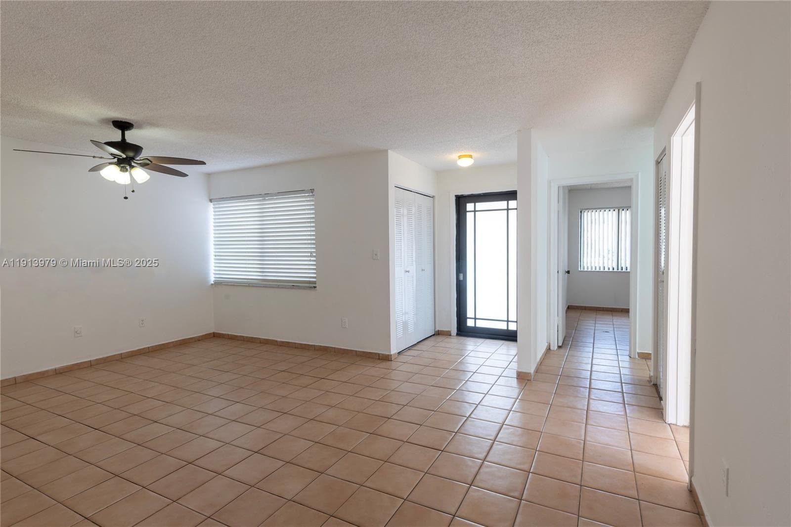 11570 SW 5th St, Sweetwater, FL 33174 — zdjęcie 2