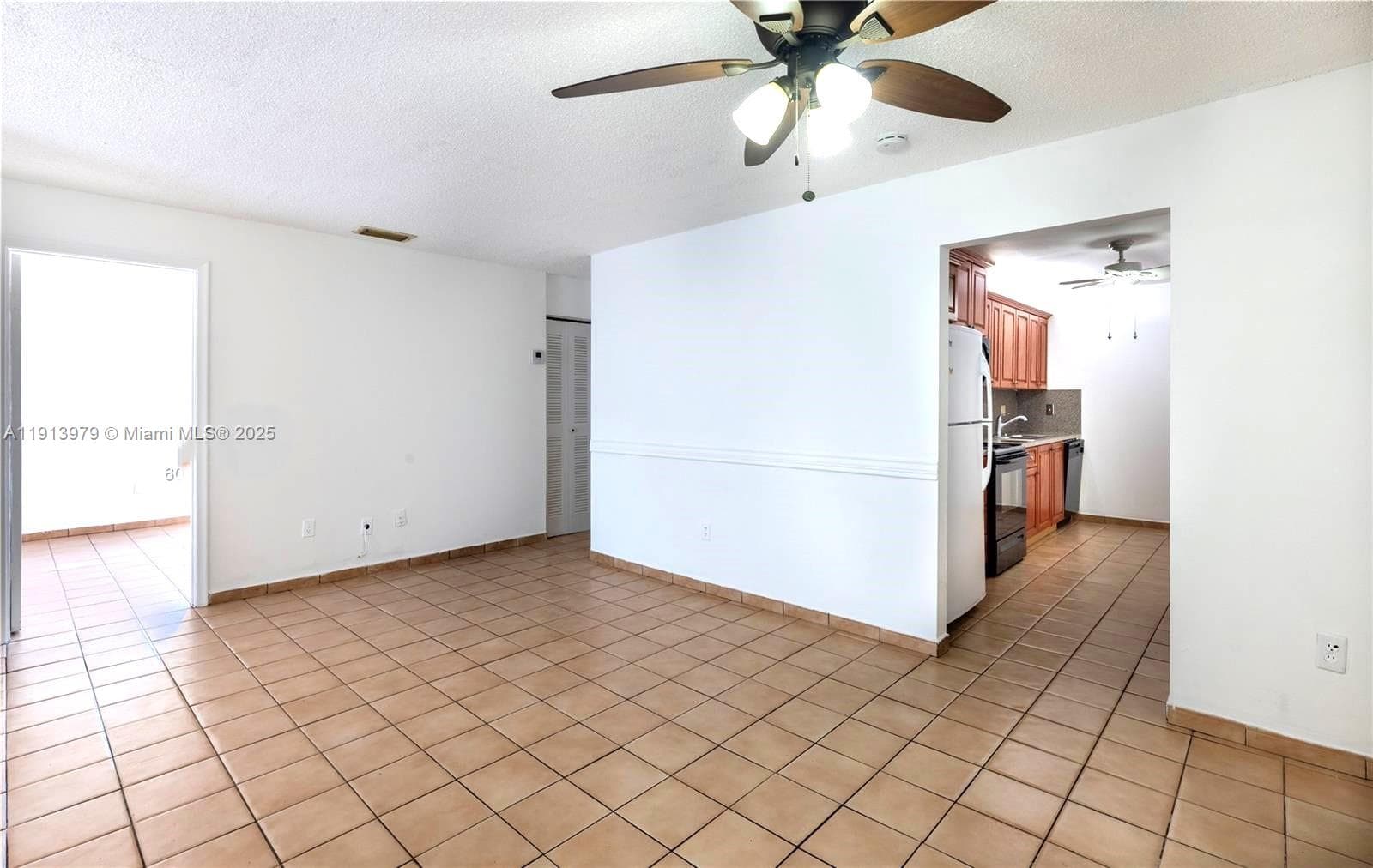11570 SW 5th St, Sweetwater, FL 33174 — zdjęcie 3