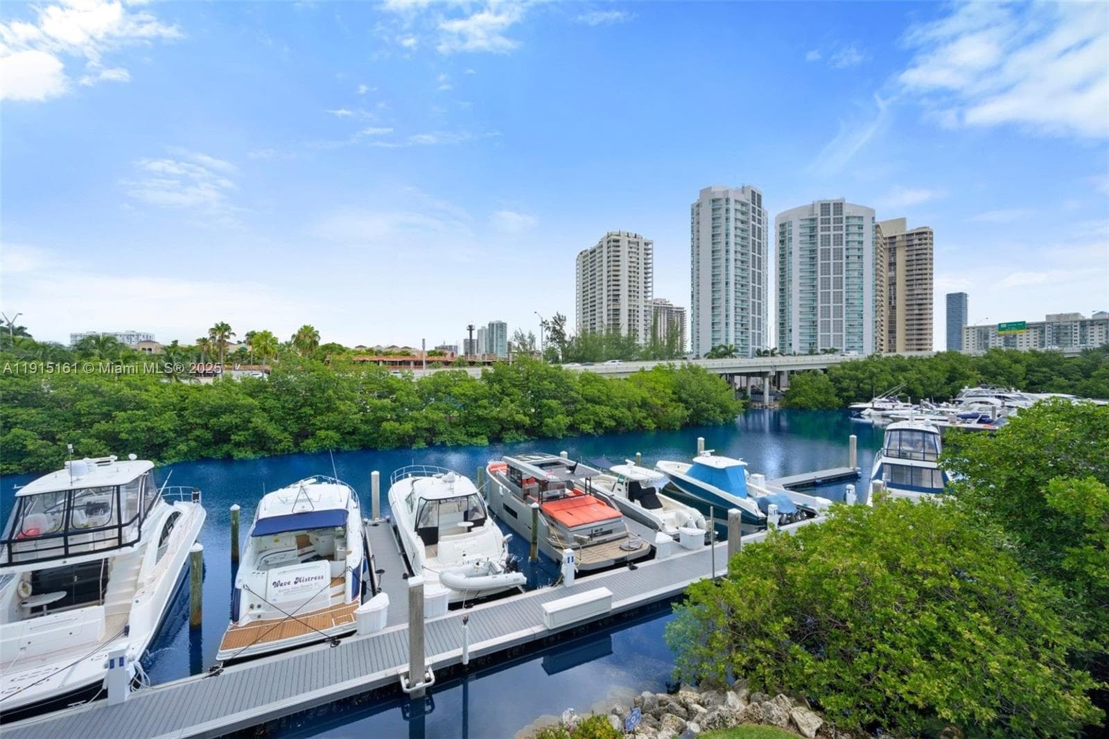 3575 Mystic Pointe Dr, Slip 1, Aventura, FL 33180 — zdjęcie 4