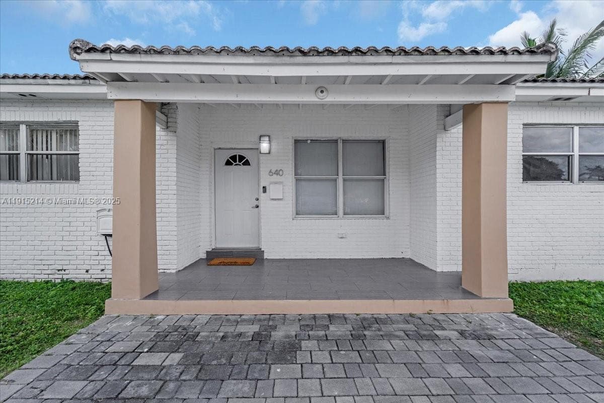 640 NE 168th St, North Miami Beach, FL 33162 — zdjęcie 2