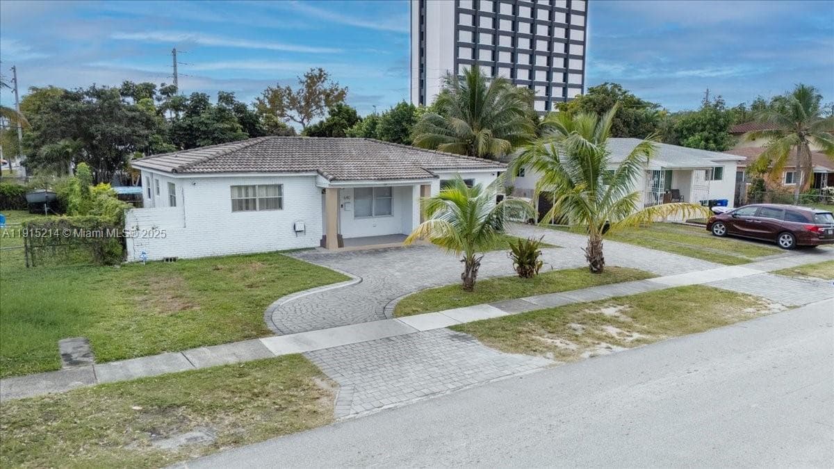 640 NE 168th St, North Miami Beach, FL 33162 — zdjęcie 5