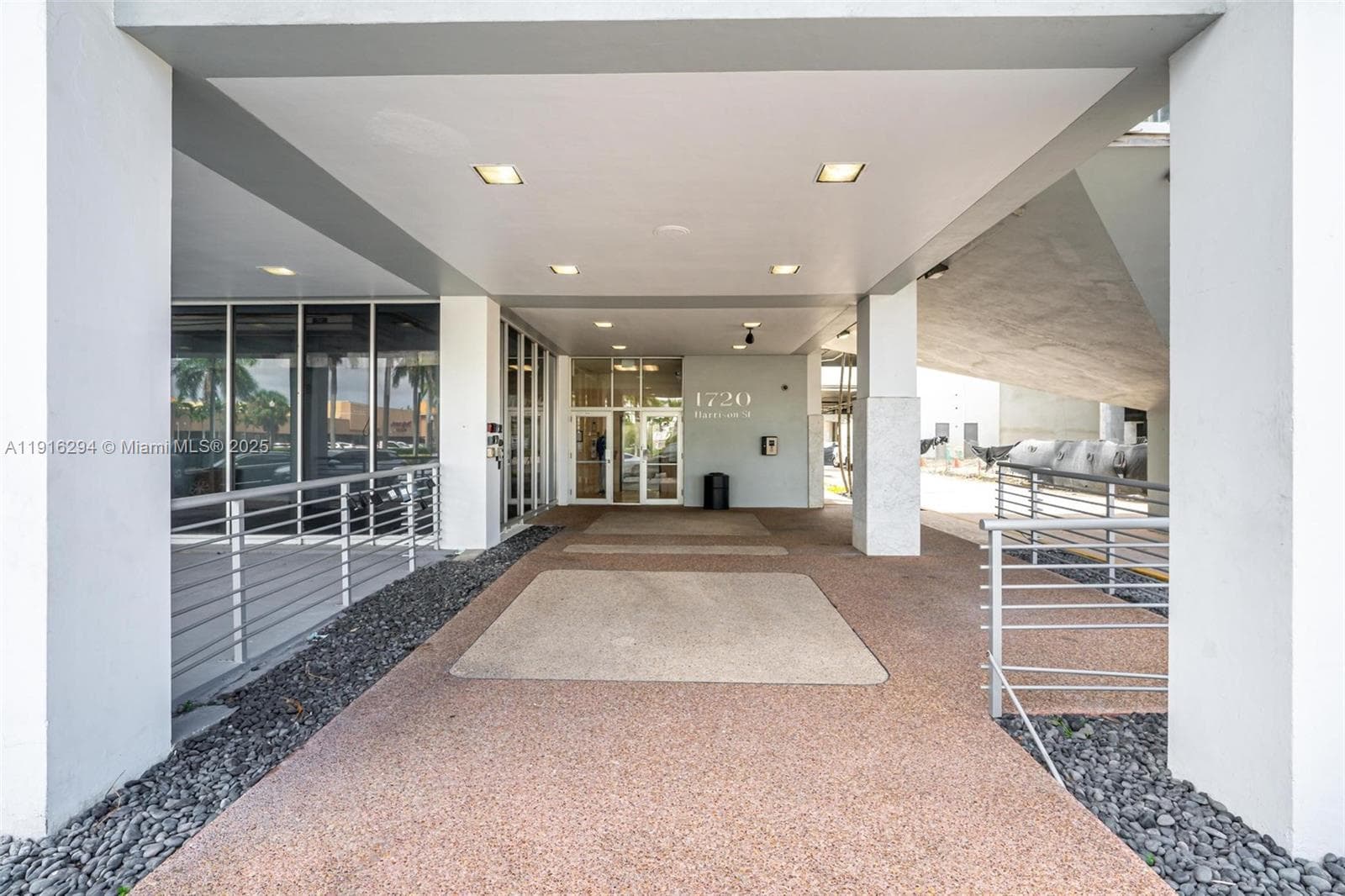 1720 Harrison St # 10G, Hollywood, FL 33020 — zdjęcie 2