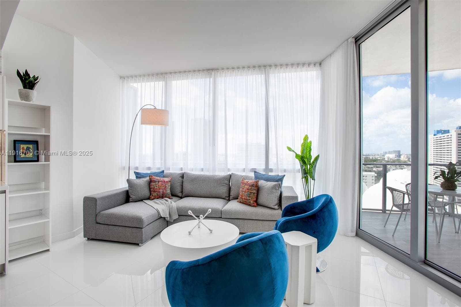 851 NE 1ST Ave # 1810, Miami, FL 33132