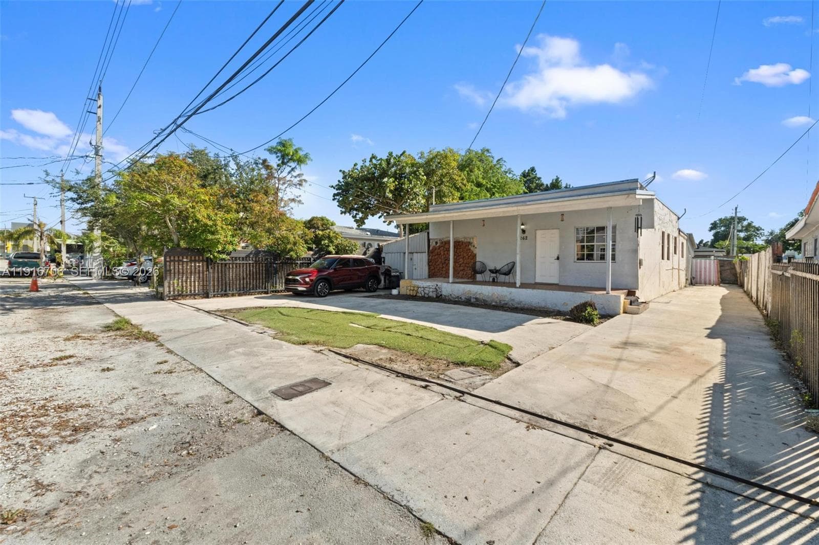 2262 NW 4th St, Miami, FL 33125 — zdjęcie 2