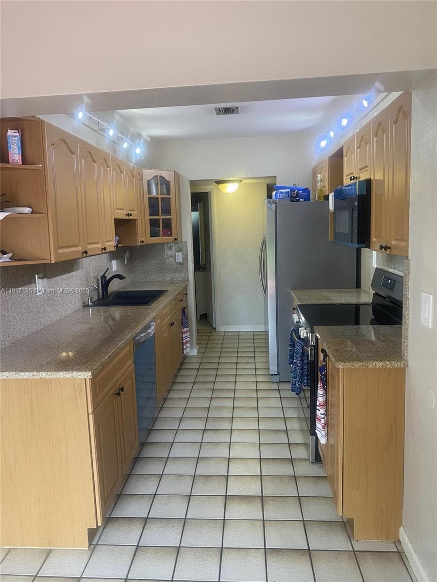 4802 Bayberry Ln, Tamarac, FL 33319 — zdjęcie 2