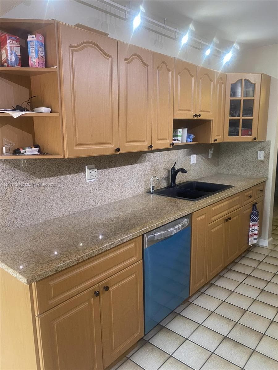4802 Bayberry Ln, Tamarac, FL 33319 — zdjęcie 4
