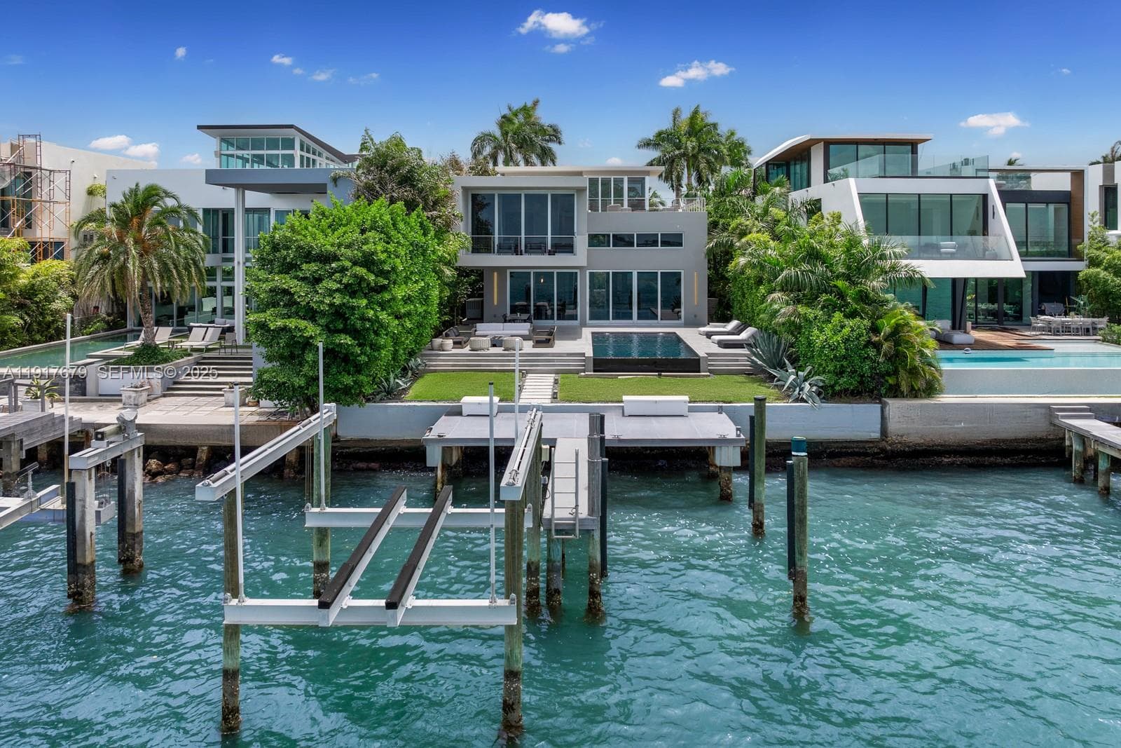 1379 N Venetian Way, Miami, FL 33139 — zdjęcie 2
