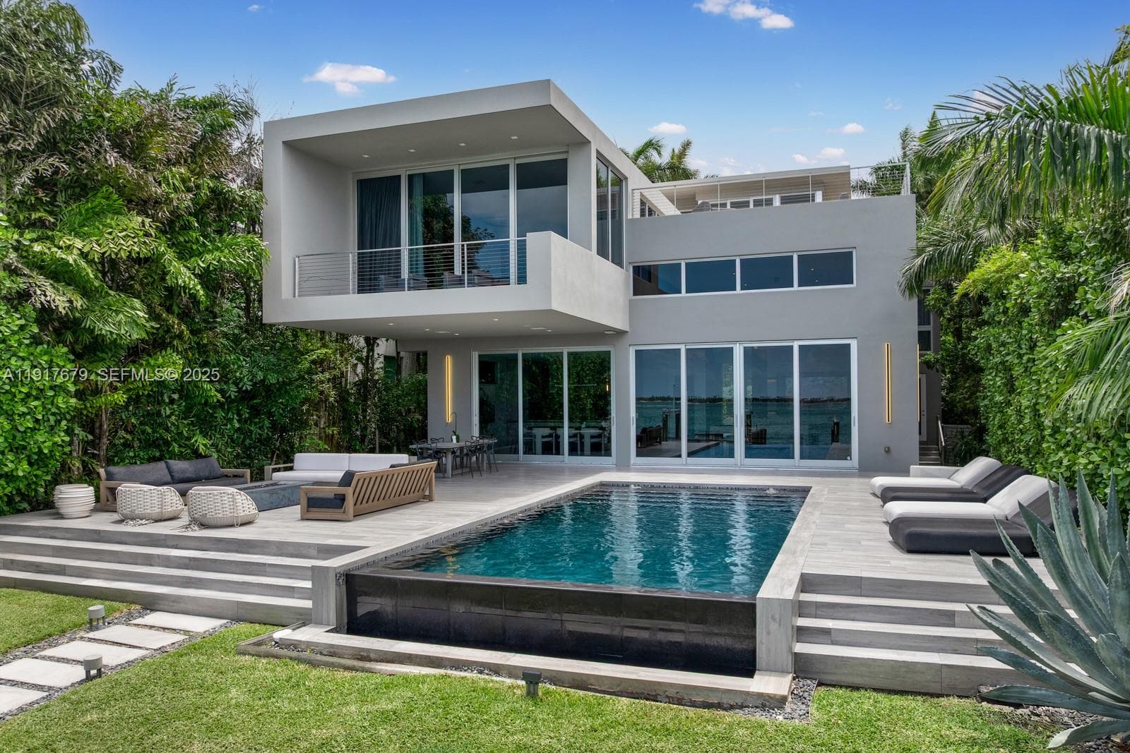 1379 N Venetian Way, Miami, FL 33139 — zdjęcie 5