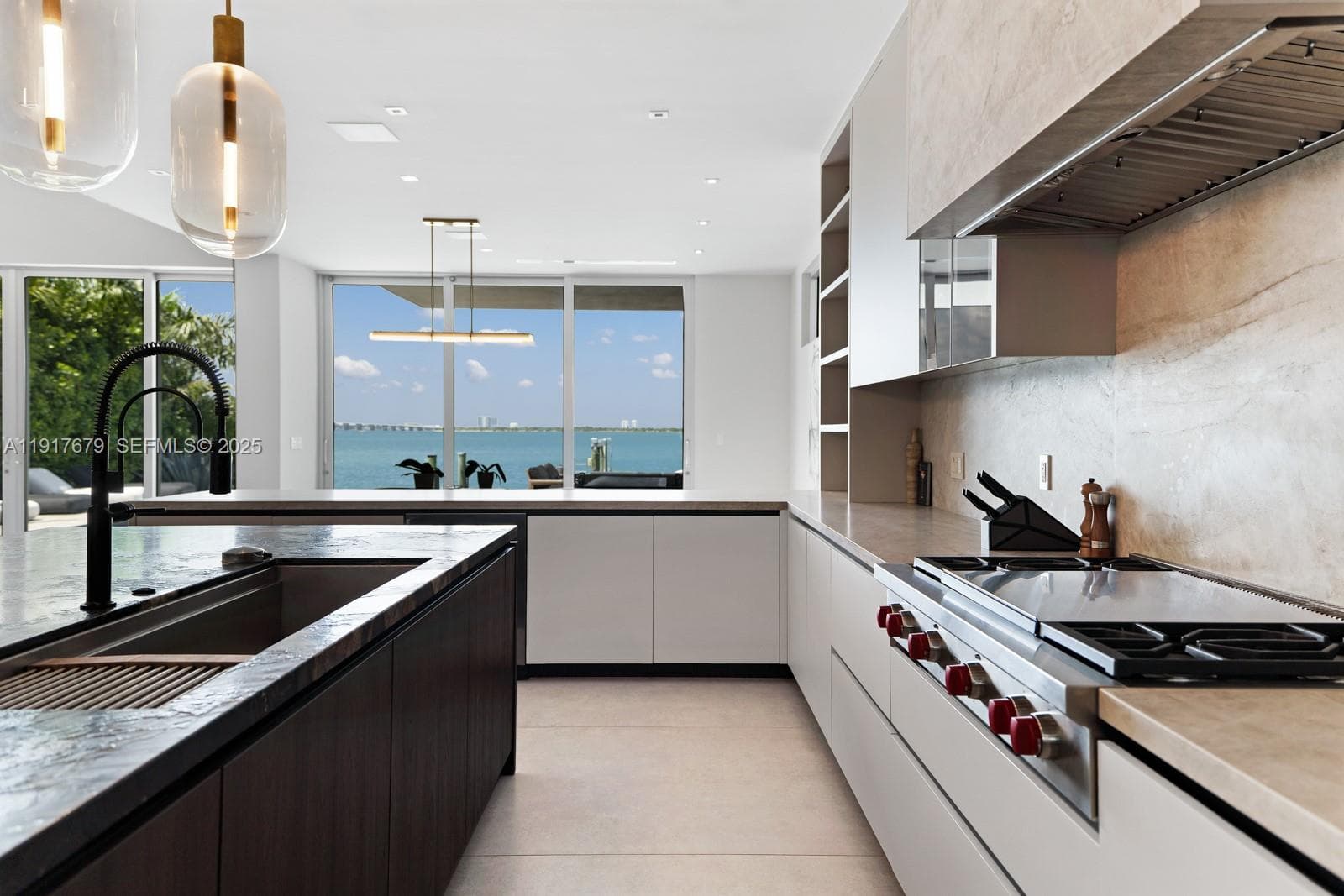 1379 N Venetian Way, Miami, FL 33139 — zdjęcie 4