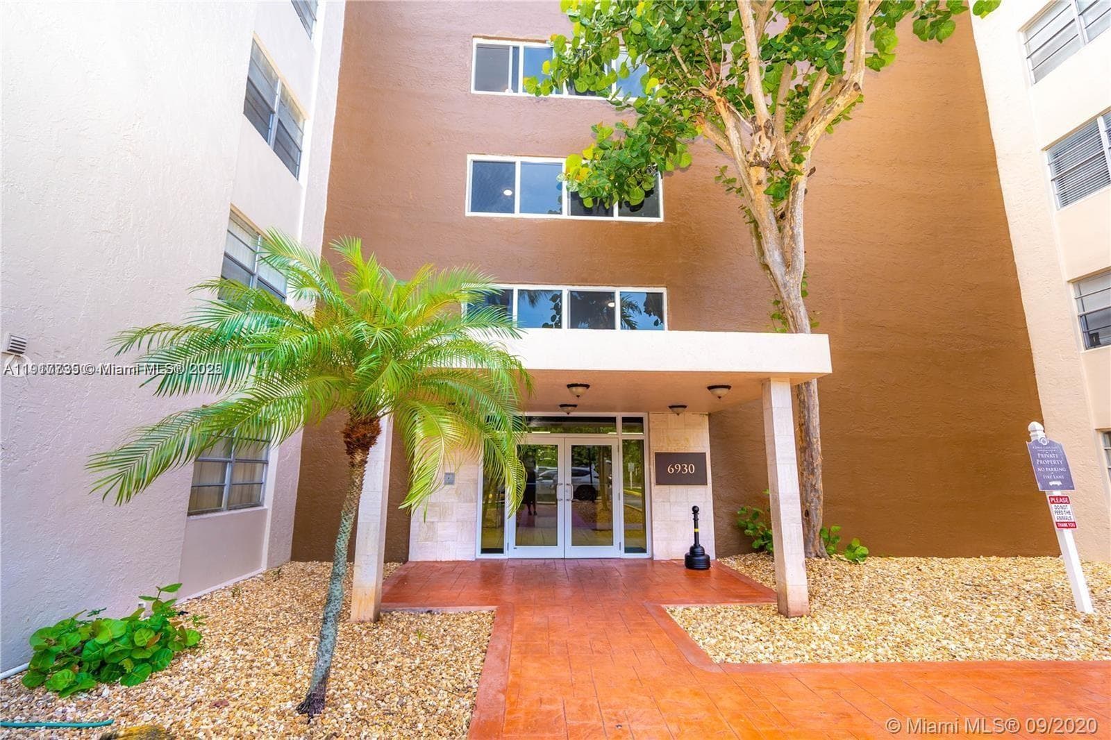 6930 Miami Gardens Dr # 1-410, Hialeah, FL 33015