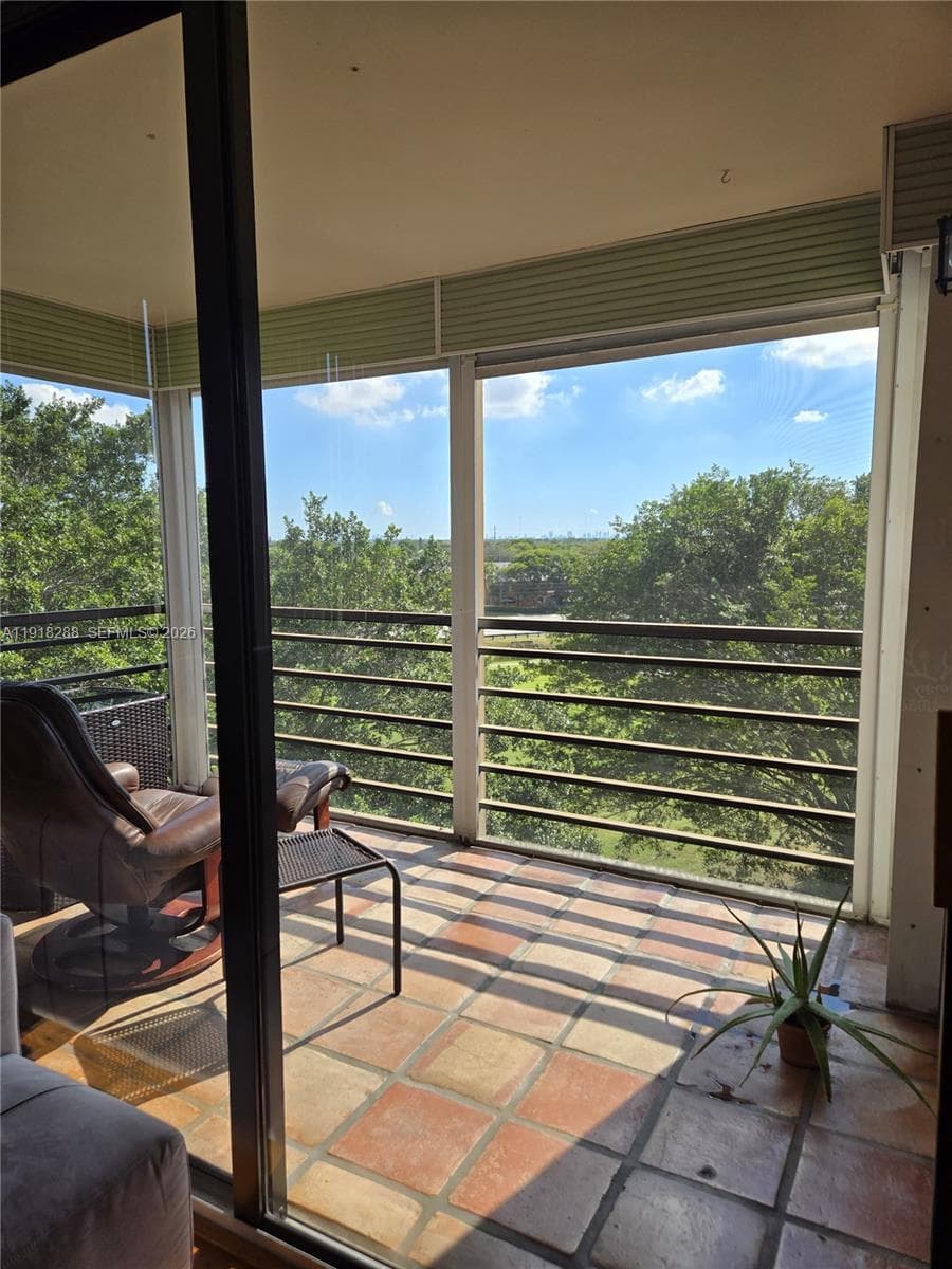 1400 Saint Charles Pl # 612, Pembroke Pines, FL 33026 — zdjęcie 5