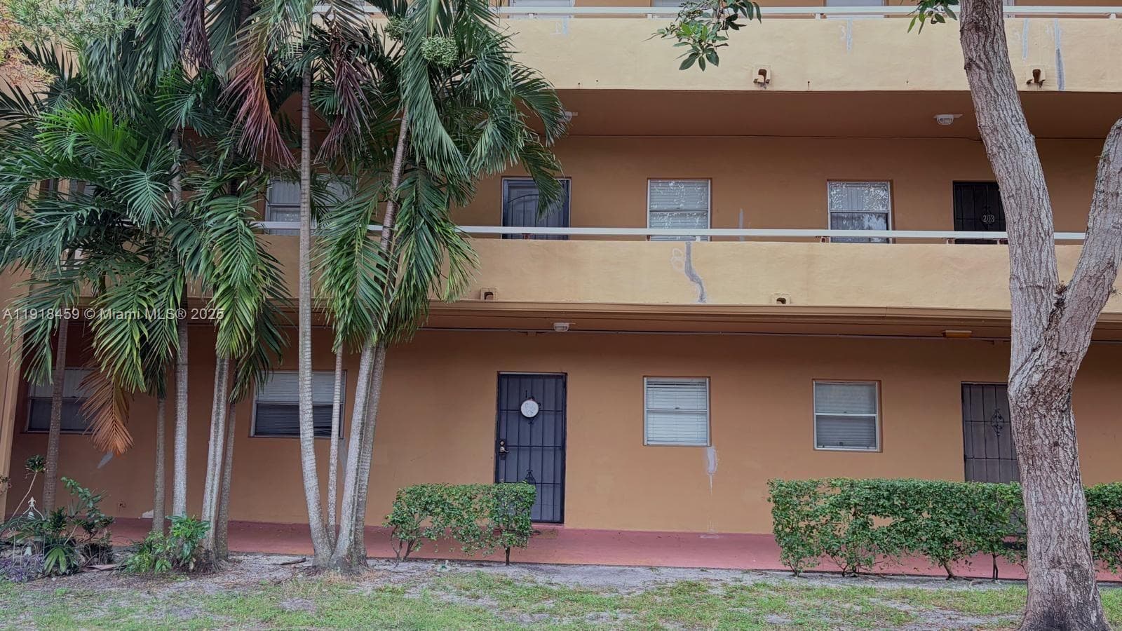 4111 Stirling Rd # 102, Dania Beach, FL 33314