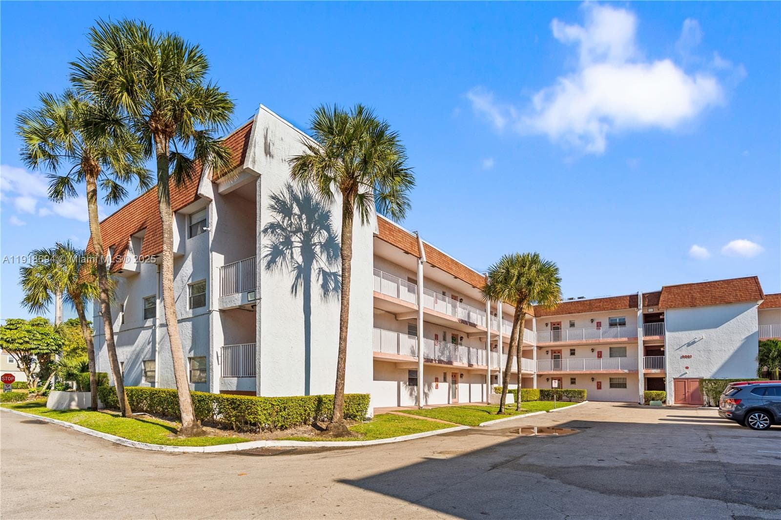 8000 Lagos De Campo Blvd # A-104, Tamarac, FL 33321