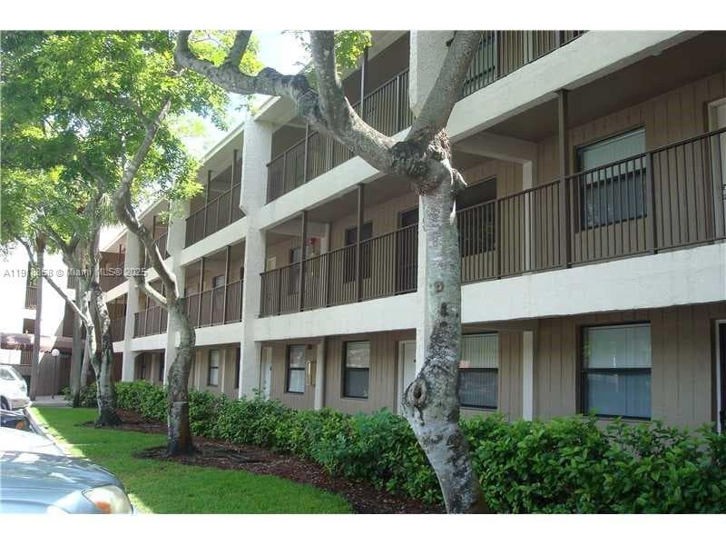 8715 Shadow Wood Blvd # 211, Coral Springs, FL 33071
