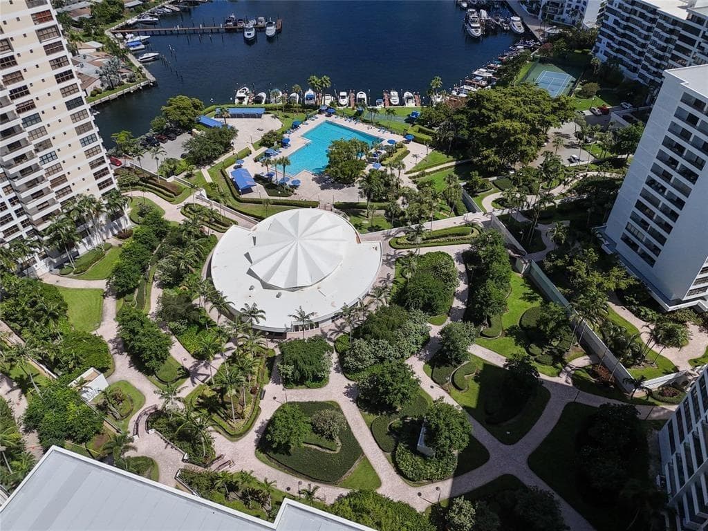 2500 Parkview Drive # 403, Hallandale Beach, FL 33009 — zdjęcie 2