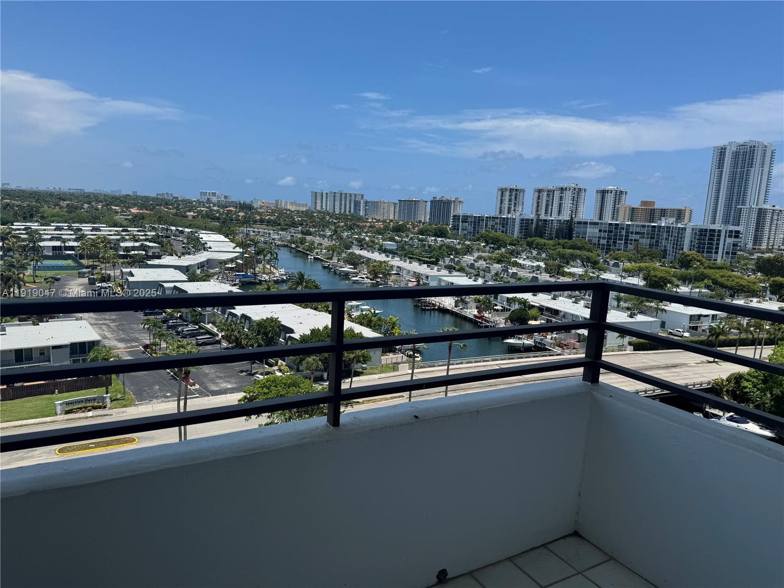 2500 Parkview Dr # 1109, Hallandale Beach, FL 33009 — zdjęcie 2