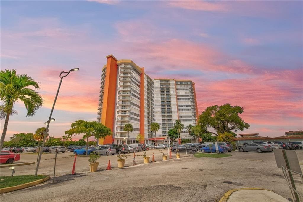 1301 NE Miami Gardens Drive # 1721w, Miami, FL 33179 — zdjęcie 2