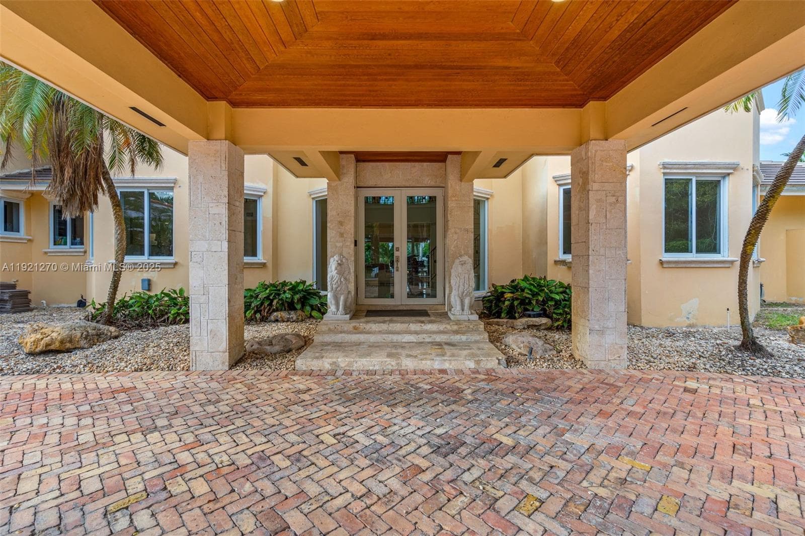 7225 Gleneagle Dr, Miami Lakes, FL 33014 — zdjęcie 4