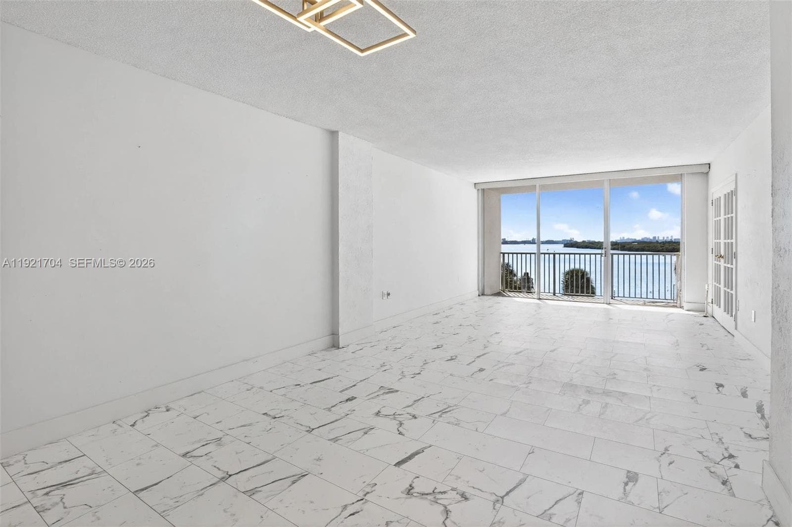 300 Bayview Dr # 308, Sunny Isles Beach, FL 33160 — zdjęcie 2