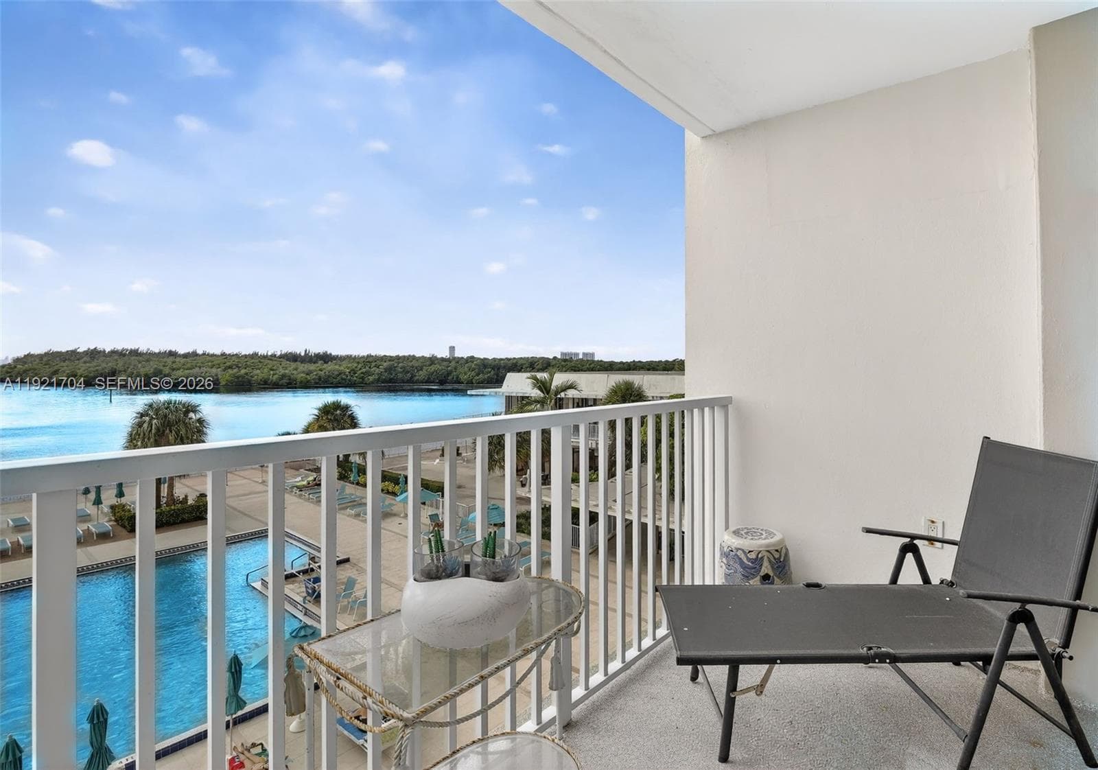 300 Bayview Dr # 308, Sunny Isles Beach, FL 33160 — zdjęcie 4