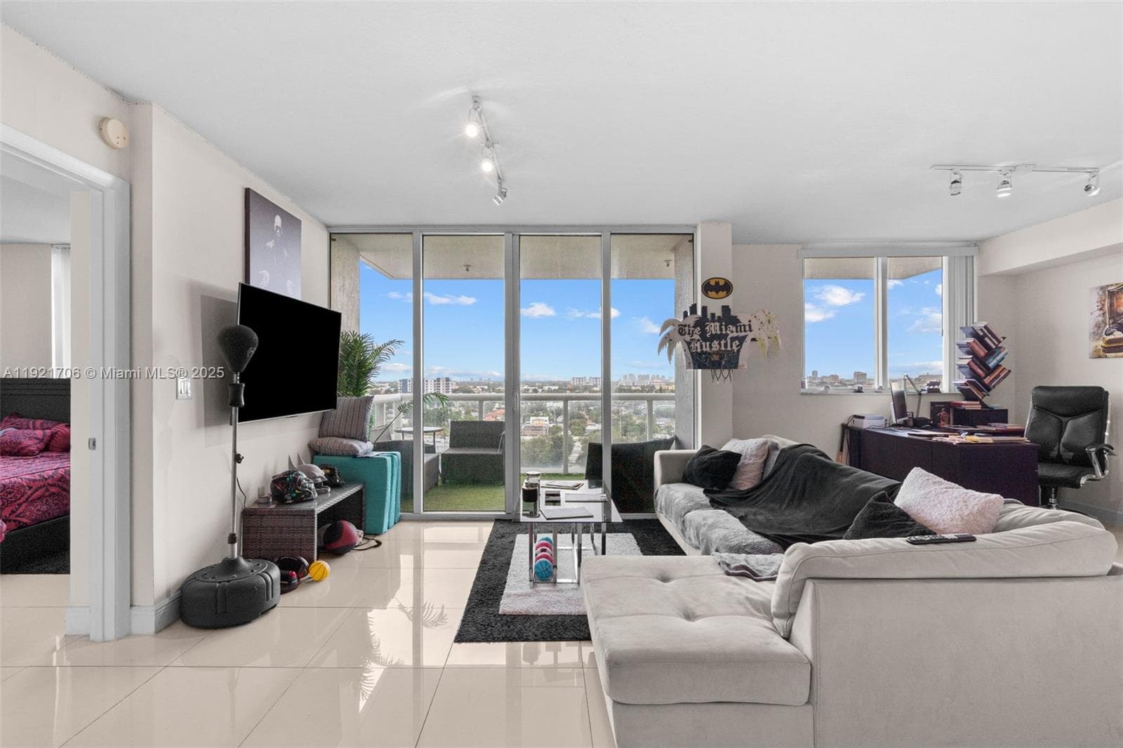 1871 NW S River Dr # 1402, Miami, FL 33125 — zdjęcie 3