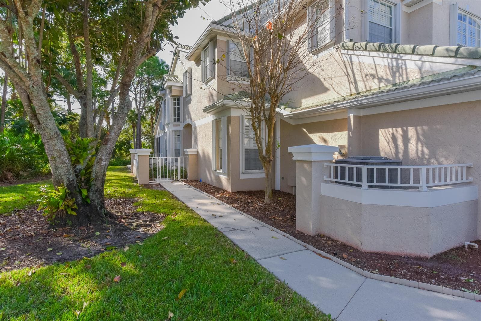 1567 SW Harbour Isles Circle, Port St. Lucie, FL 34986 — zdjęcie 2