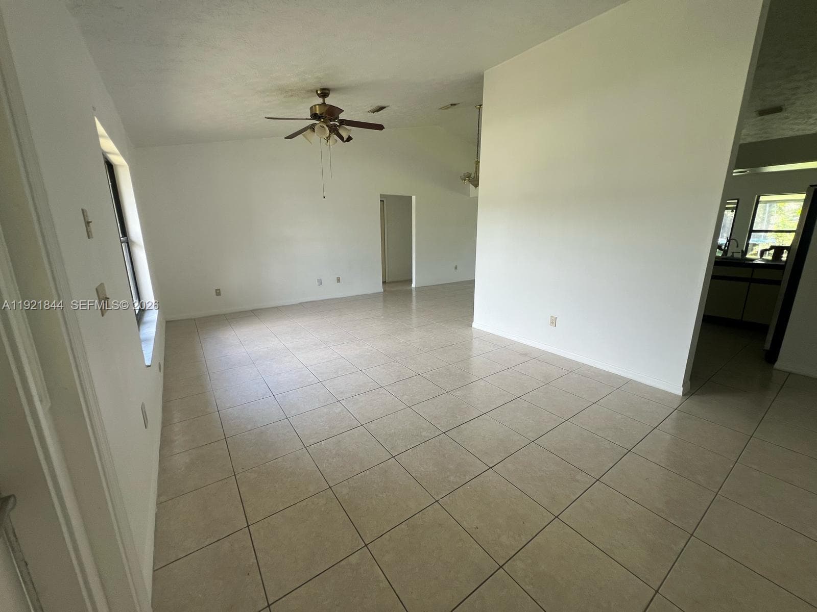 2410 SE Renick Ave, Port St. Lucie, FL 34952 — zdjęcie 3