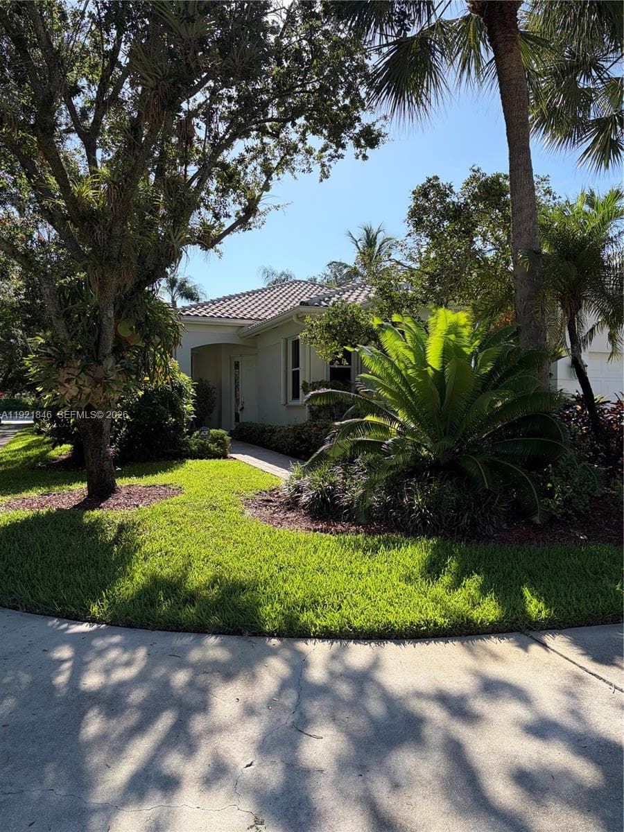 2518 Bay Pointe Ct, Weston, FL 33327
