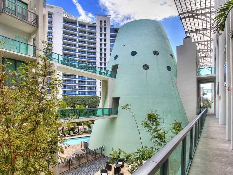 6000 Collins Ave # 521, Miami Beach, FL 33140