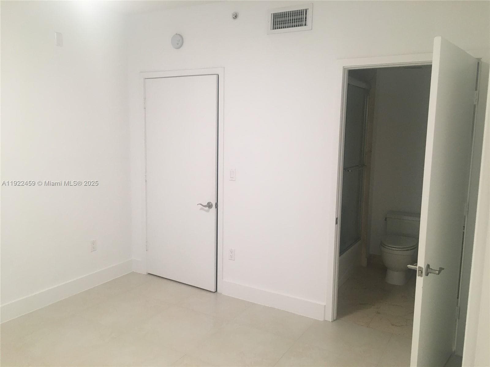 6000 Collins Ave # 521, Miami Beach, FL 33140 — zdjęcie 4