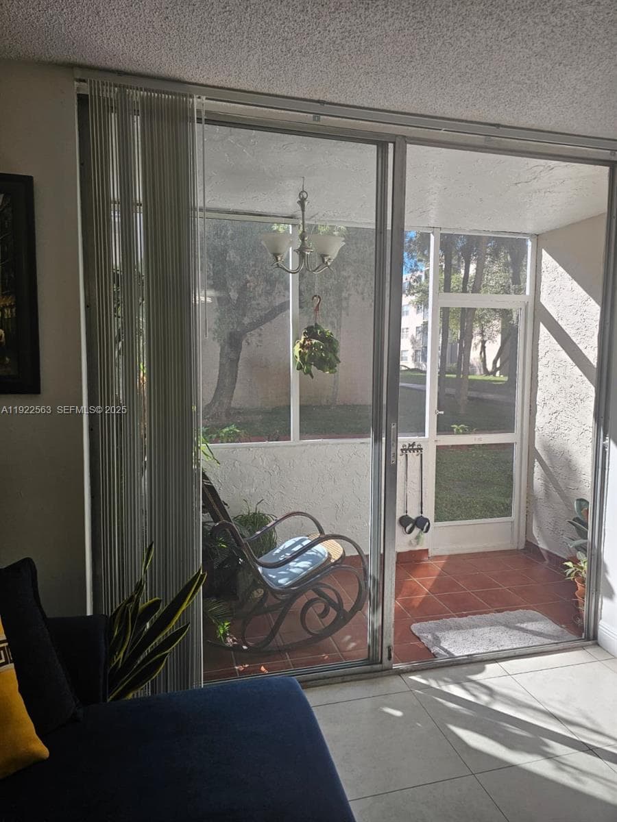 8411 NW 8th St # 111, Miami, FL 33126 — zdjęcie 3