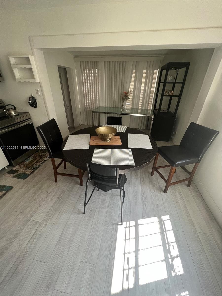 713 SW 7th Ave, Hallandale Beach, FL 33009 — zdjęcie 2