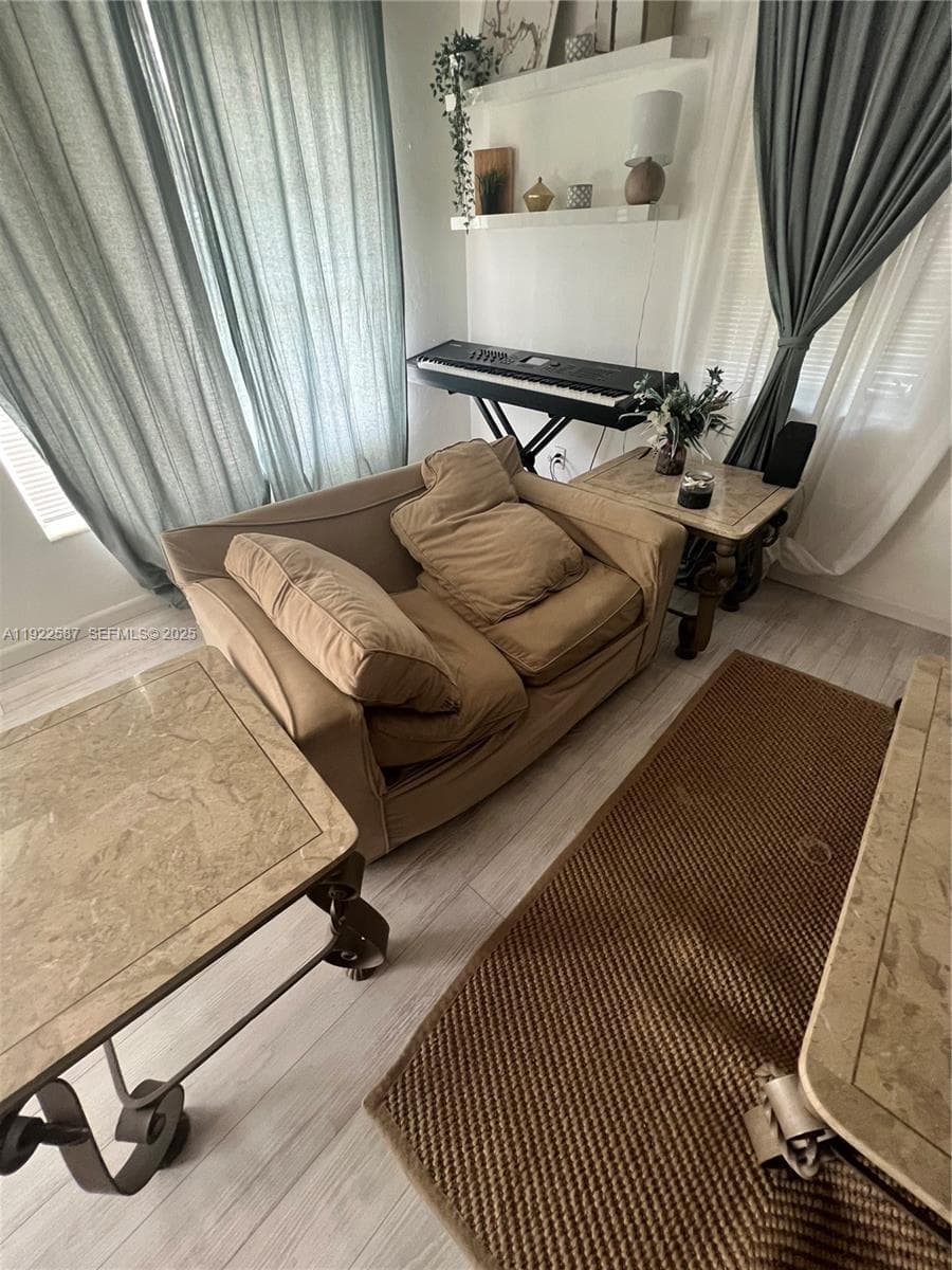 713 SW 7th Ave, Hallandale Beach, FL 33009 — zdjęcie 4
