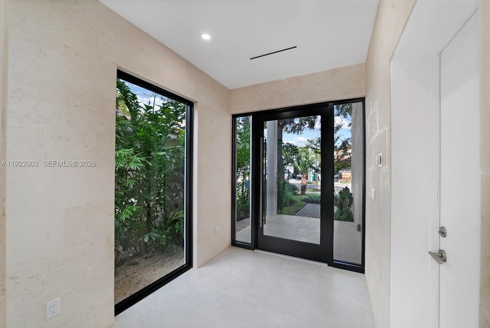2610 SW 17th St, Miami, FL 33145 — zdjęcie 3