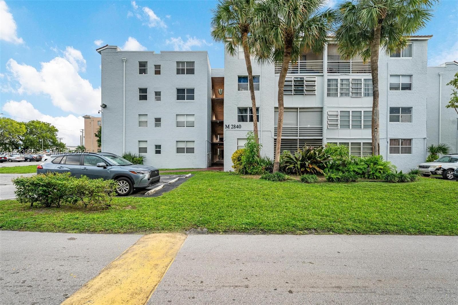 2840 Somerset Dr # 207M, Lauderdale Lakes, FL 33311