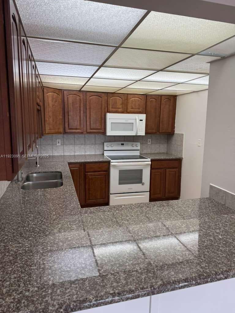 7000 NW 186th St # 4-226, Hialeah, FL 33015 — zdjęcie 2