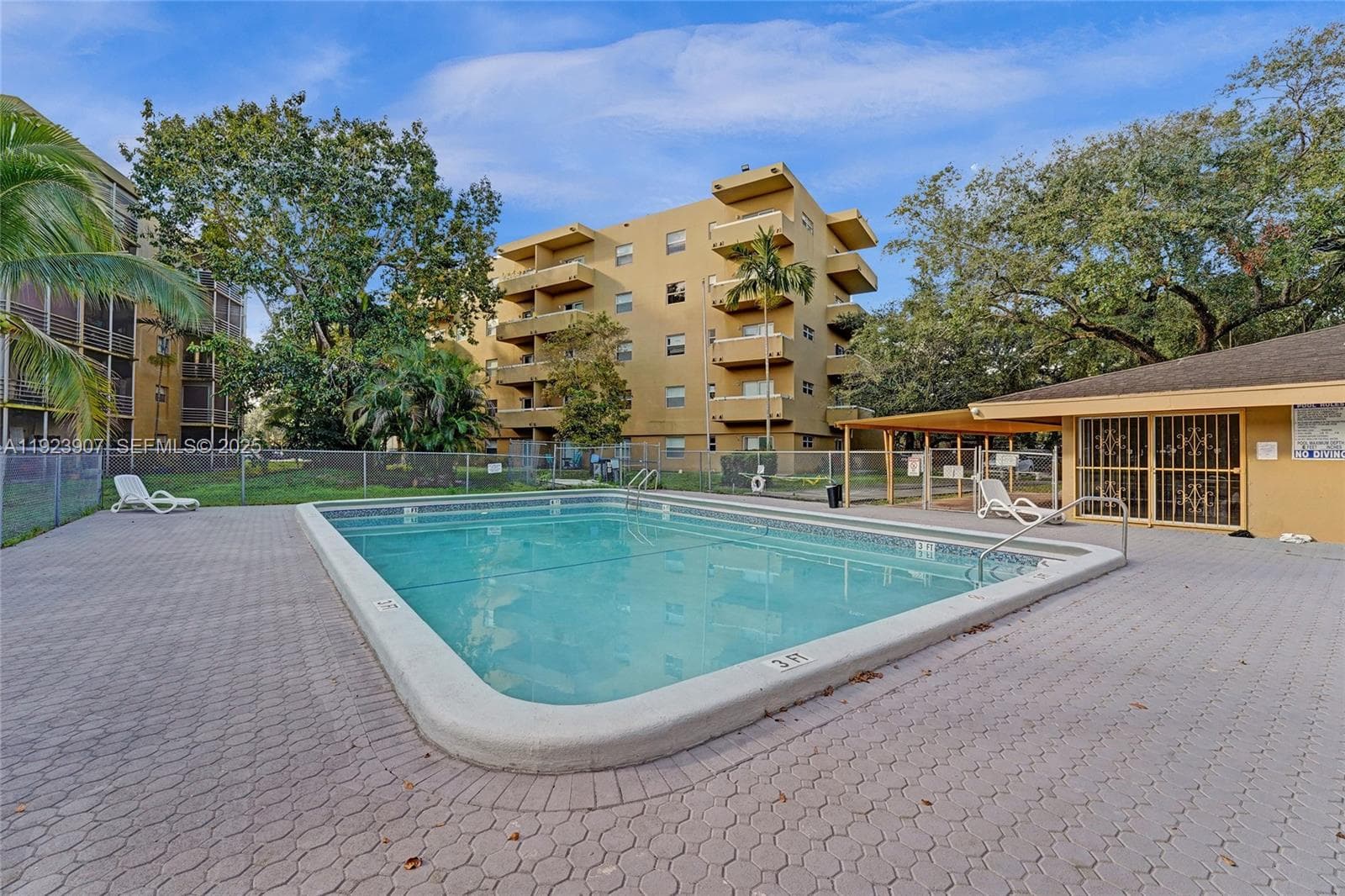 4111 Stirling Rd # 502, Dania Beach, FL 33314 — zdjęcie 3