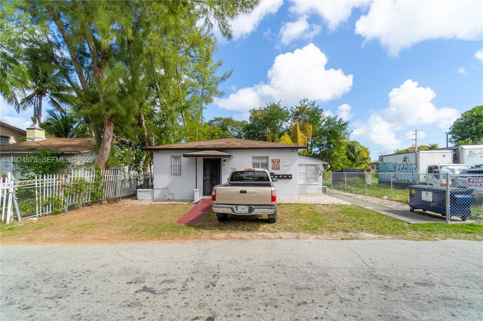 7525 NE Miami Ct, Miami, FL 33138 — zdjęcie 2