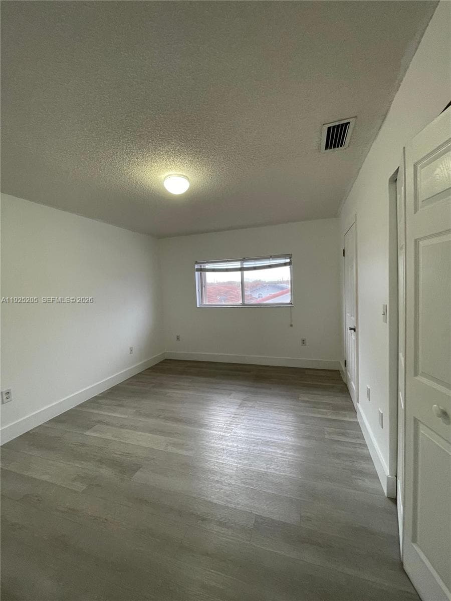 3375 W 76th St # 211, Hialeah, FL 33018 — zdjęcie 3
